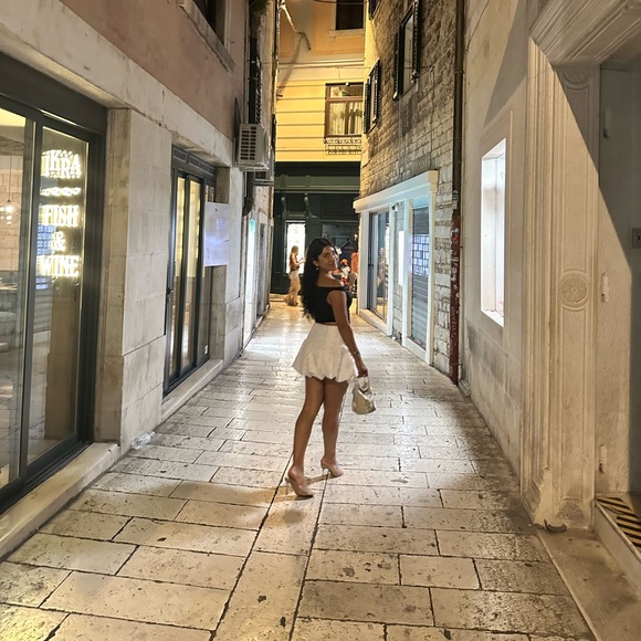 Meet your Posher, Lauren - Picture 1 of 1